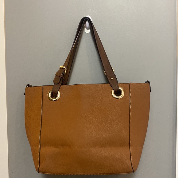 Tory Burg - Picture 2 of 2